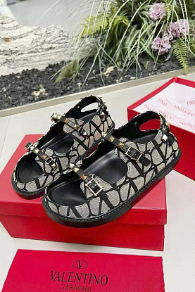 Женские кожаные сандалии Rockstud