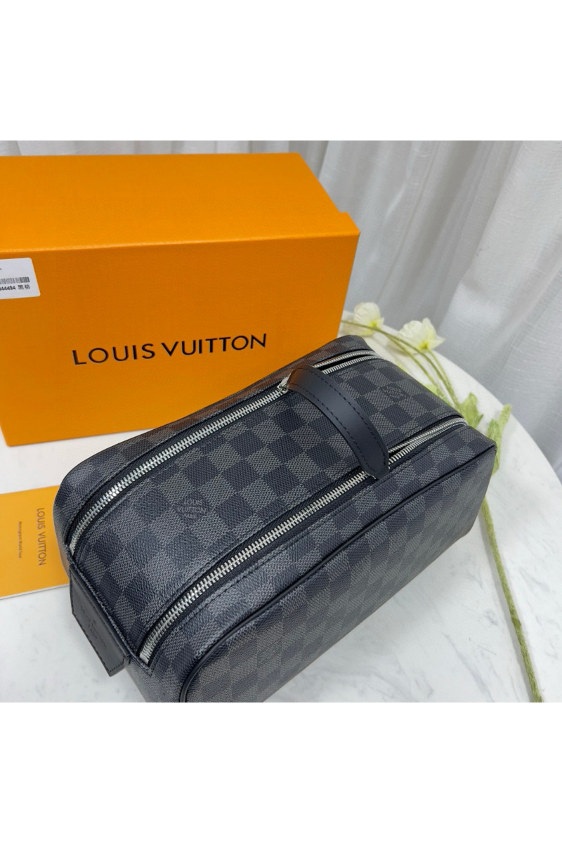 Lоuis Vuittоn Кожаный несессер Dopp Kit Premium 28x15x16.5 см