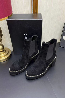 Женские замшевые сапоги 