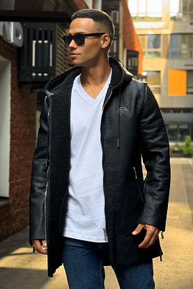 Мужское утеплённое пальто чёрного цвета 