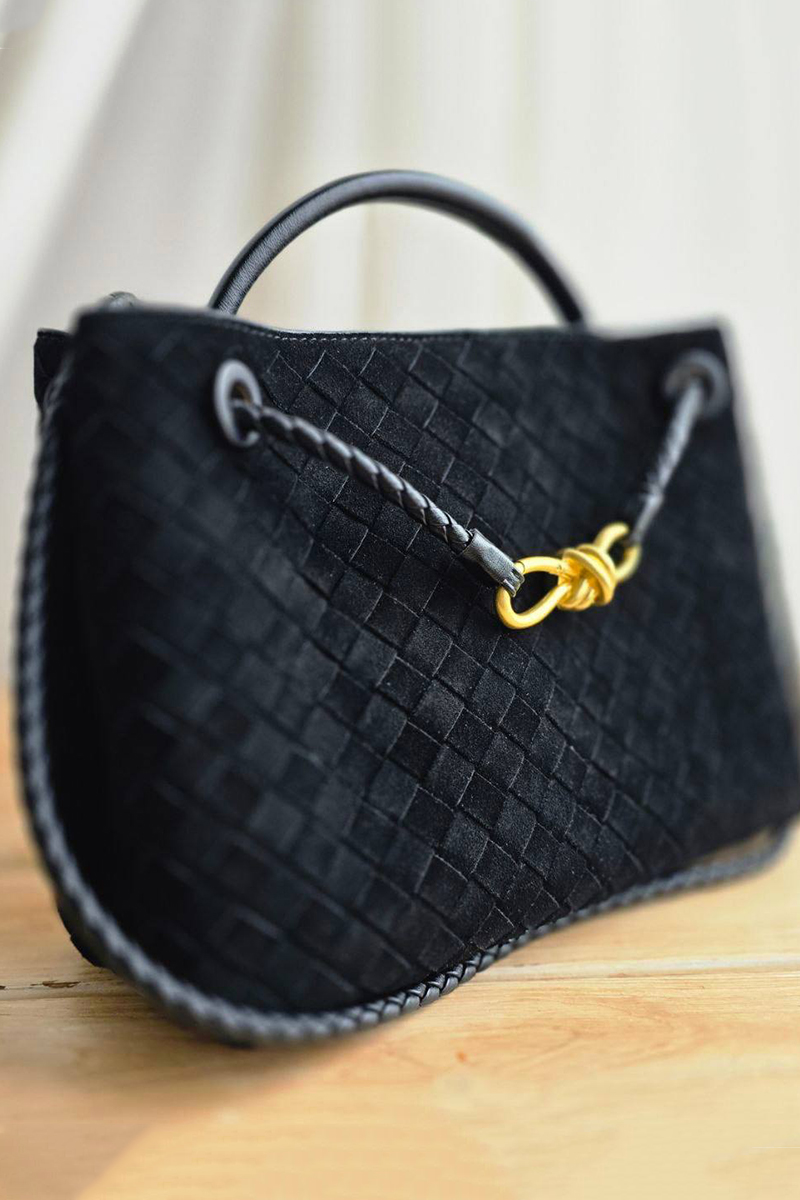 Bottega Veneta Замшевая чёрная сумка 30x23 см