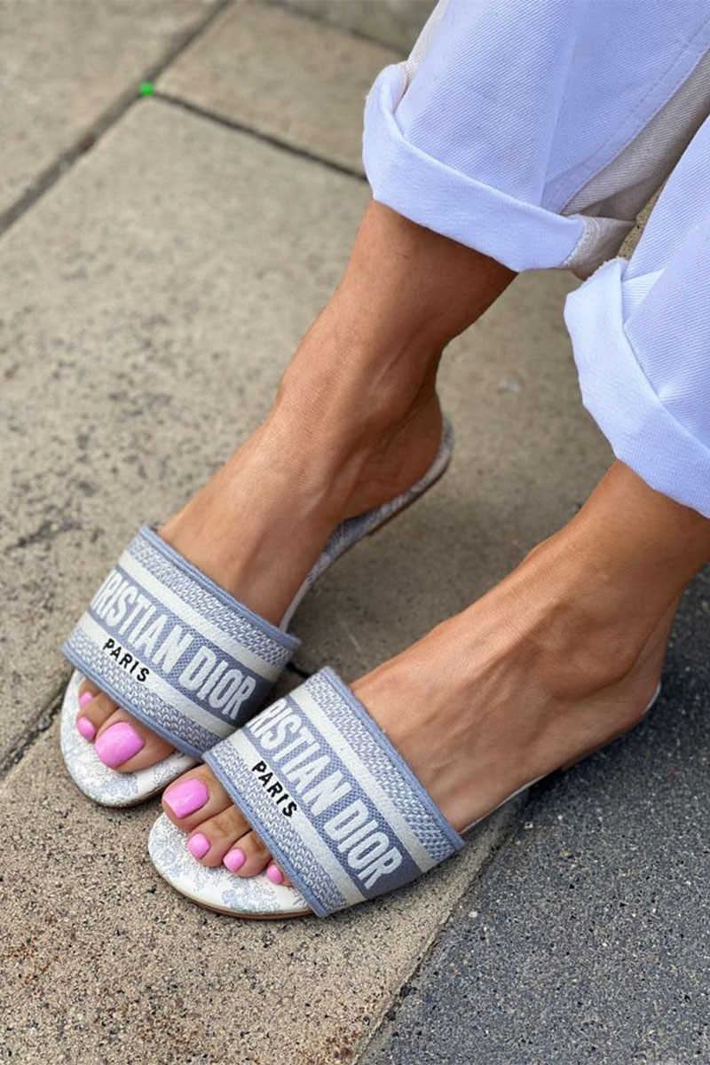 Dior Женские шлепанцы Dway Slide Embroidered Cotton