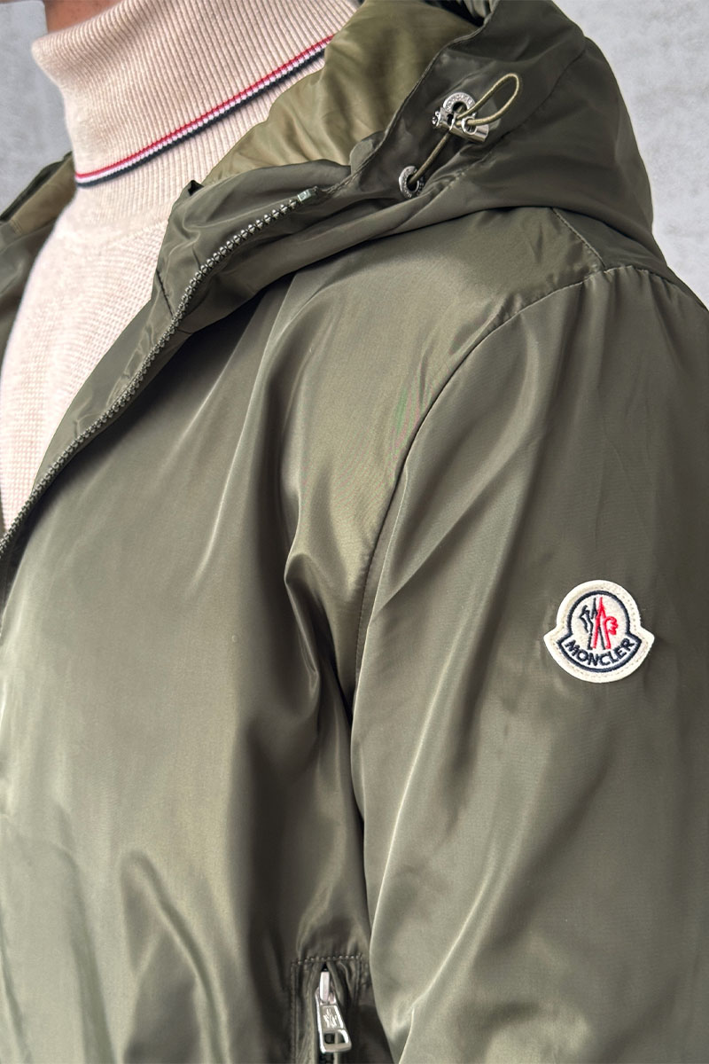 Moncler Зелёная ветровка logo-patch