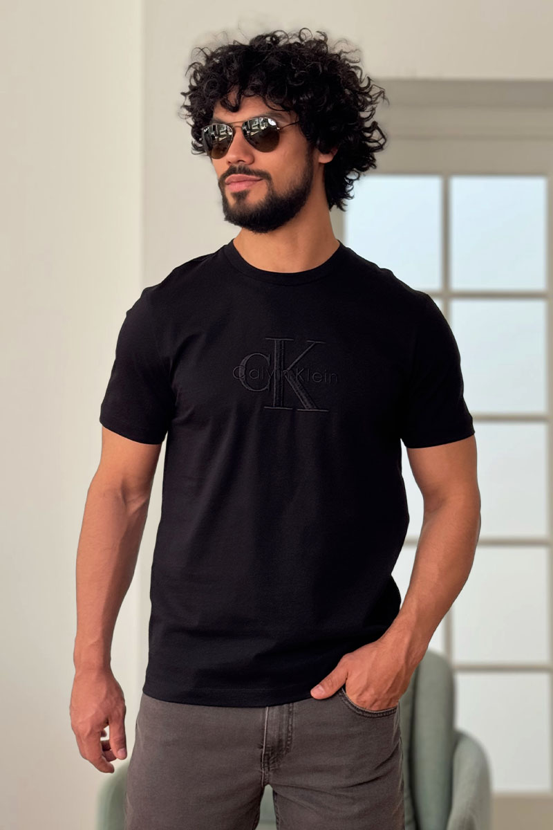 Calvin Klein Футболка чёрного цвета embroidered-logo