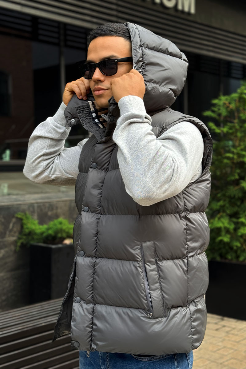 Burberry Жилет серого цвета London England logo-patch 