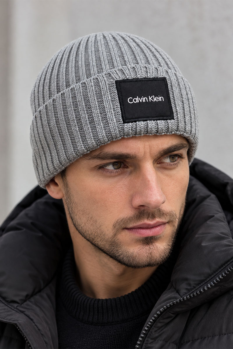 Calvin Klein Мужская шапка серого цвета logo-patch