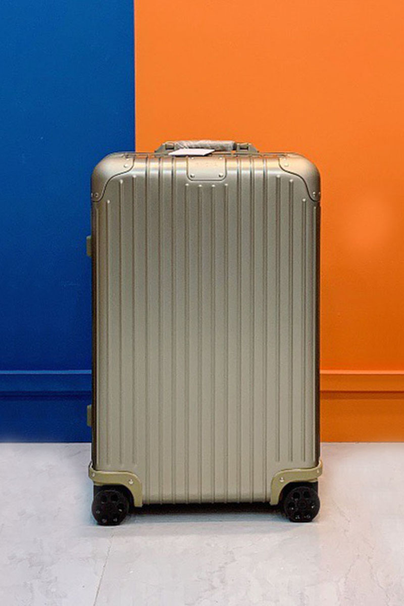 Rimowa Чемодан Aluminum M Premium 66x43x27 см