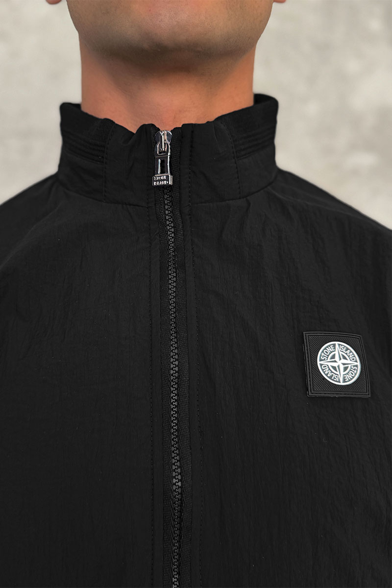 Stone Island Мужская чёрная куртка с патчем на плече