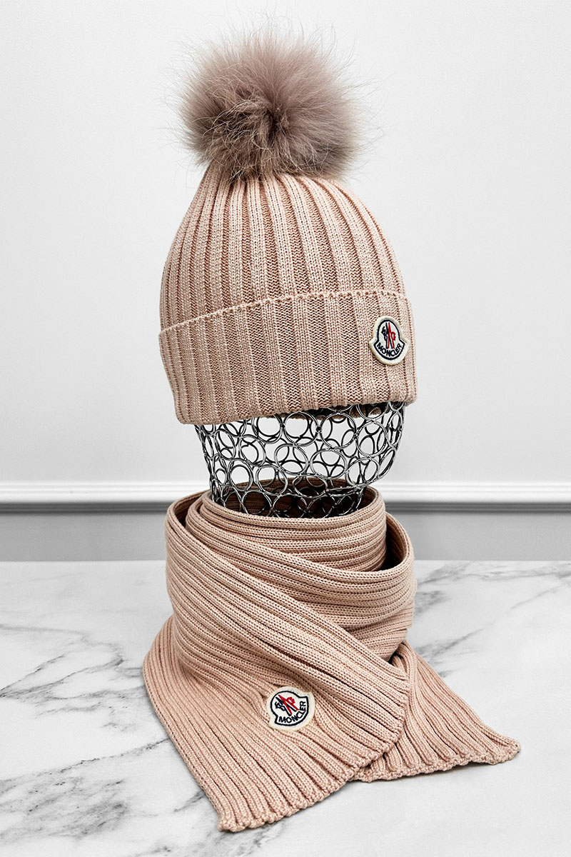 Moncler Комплект из шапки и шарфа персикого цвета logo-patch