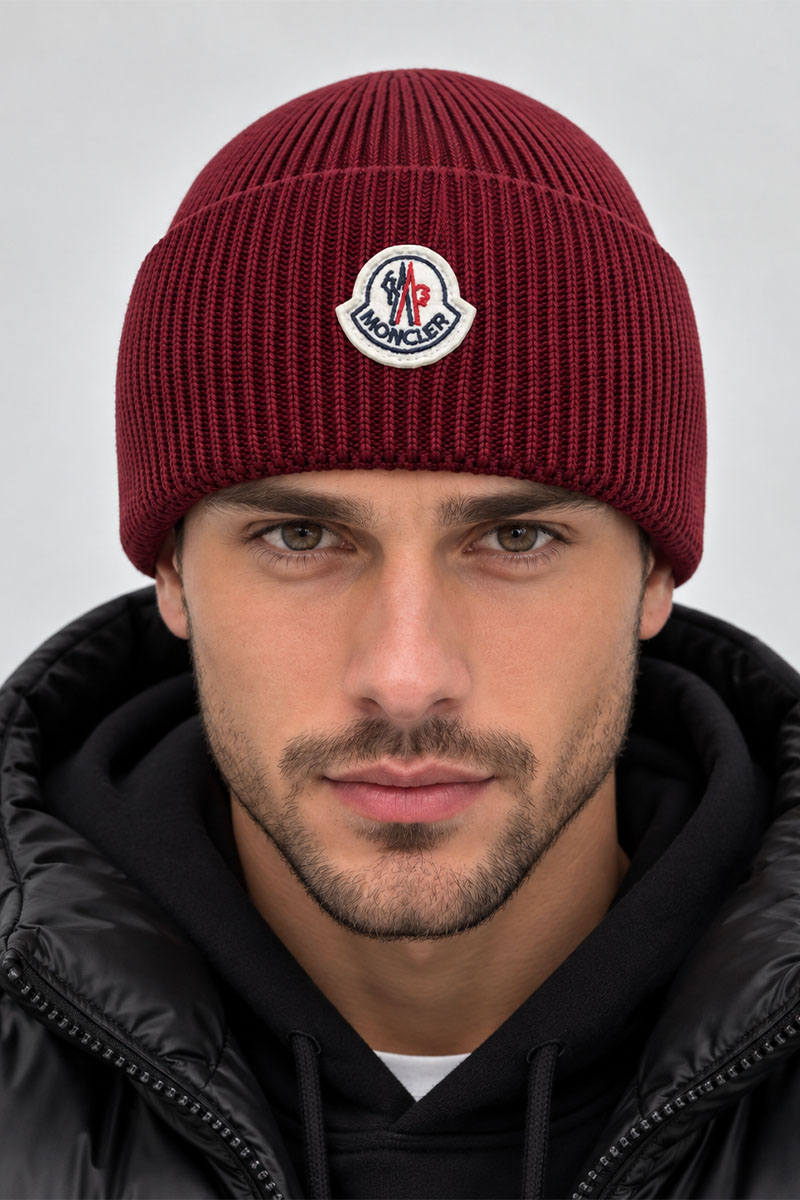 Moncler Мужская шапка бордового цвета logo-patch