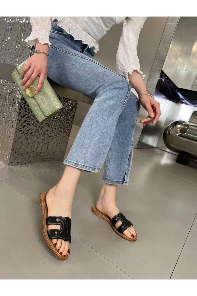 Celine Женские кожаные шлёпанцы Triomphe