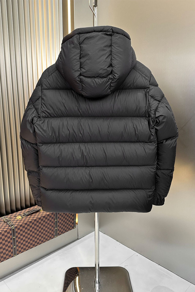 Moncler Мужской чёрный пуховик Vezere