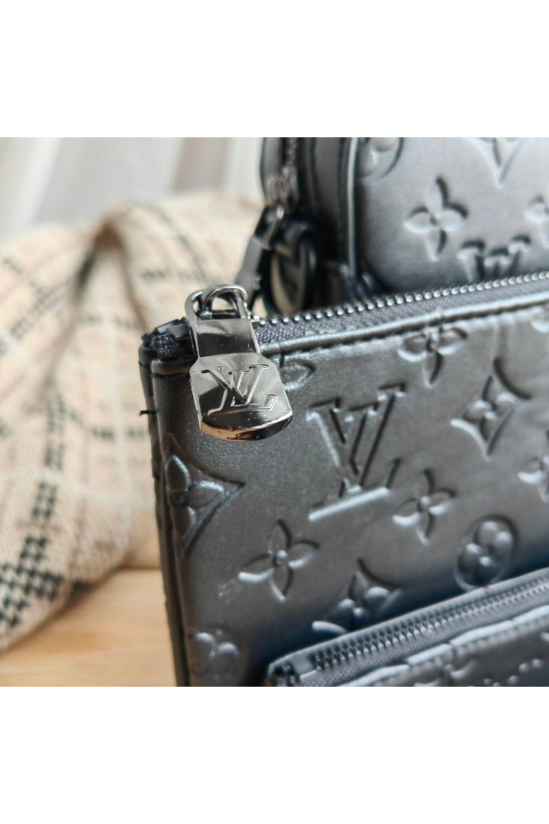 Lоuis Vuittоn Кожаная сумка Trio Messenger Monogram 25x18 см