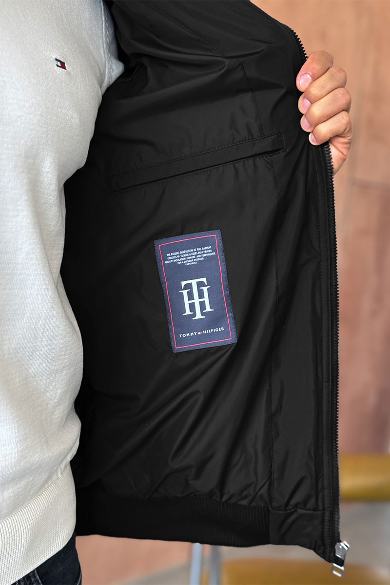 Tommy Hilfiger Куртка чёрного цвета logo-patch