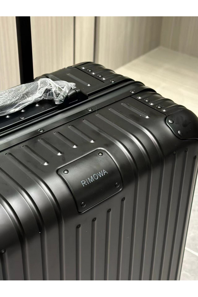 Rimowa Чемодан Aluminum M Premium 66x43x27 см