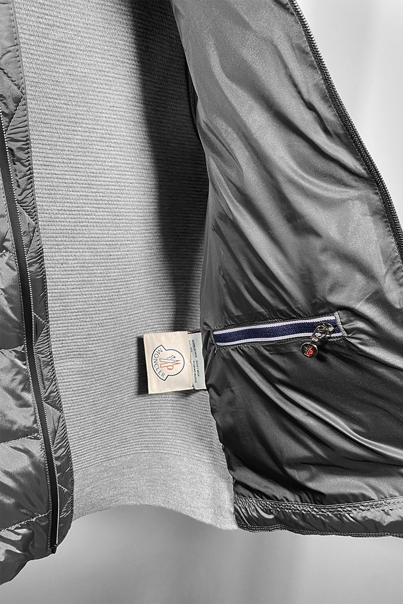 Moncler Мужской брендовый жилет серого цвета