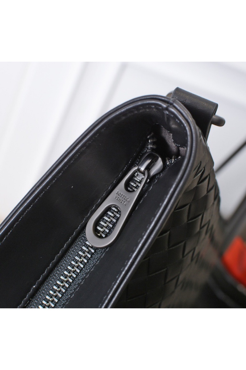 Bottega Veneta Кожаная сумка Premium 30x30x3 см