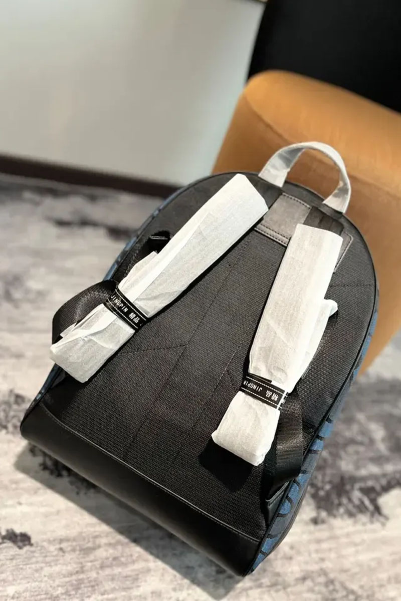 Burberry Рюкзак синего цвета TB Monogram 41x31 см