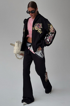 Чёрный женский костюм 