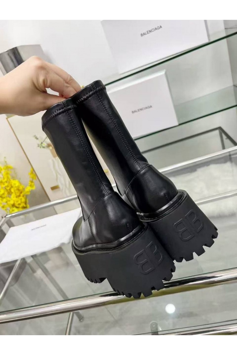 Balenciaga Женские кожаные сапоги чёрного цвета
