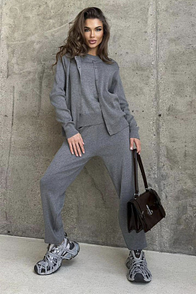 Женский костюм тройка серого цвета 