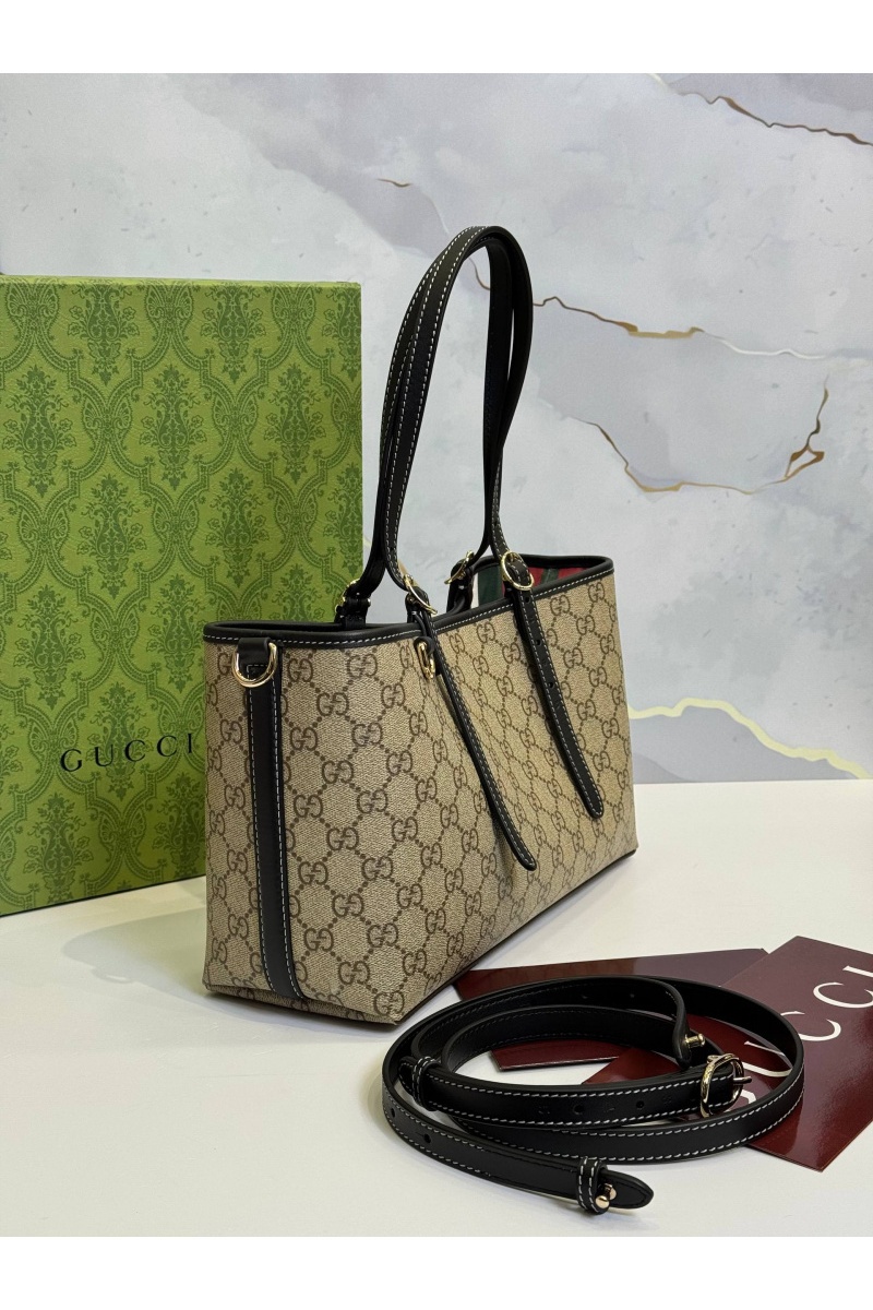 Gucci Кожаная сумка GG Emblem premium 30x19x11 см