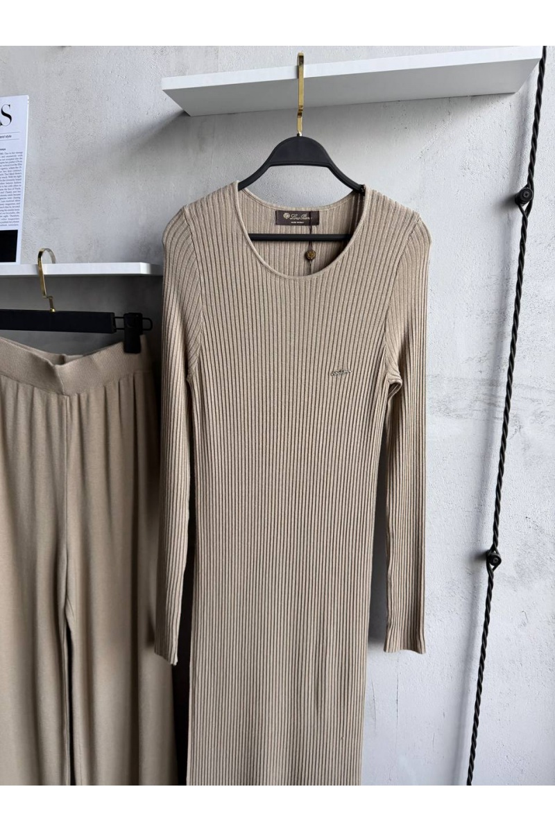 Loro Piana Женский бежевый костюм Loro Piana premium