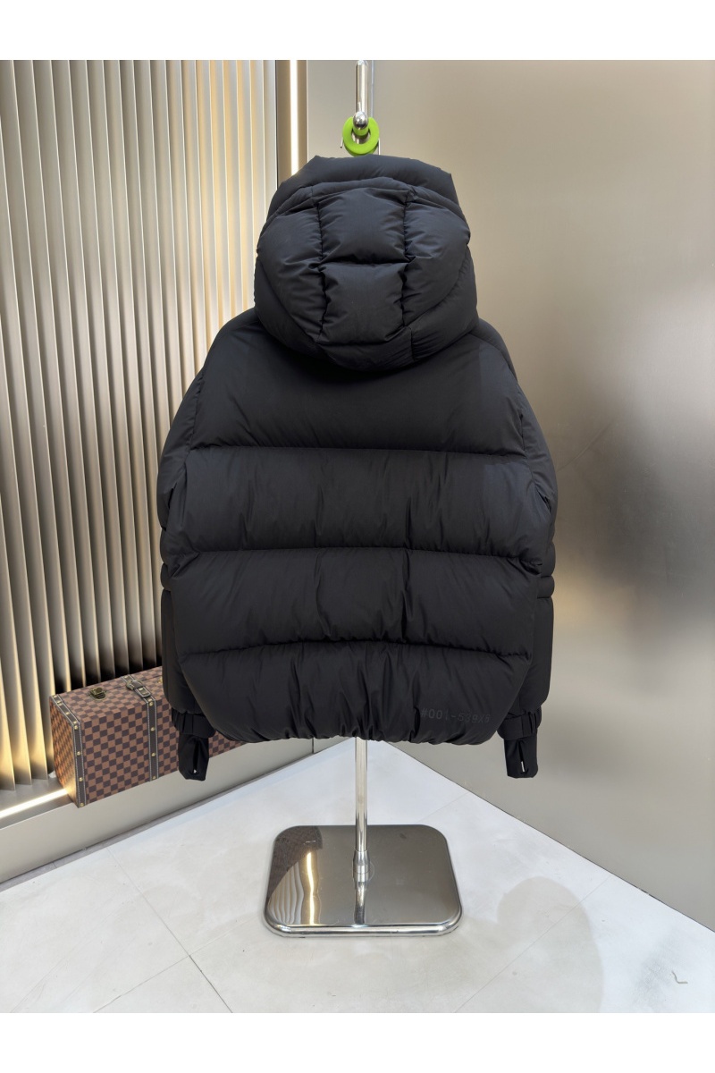 Moncler Мужской пуховик чёрного цвета