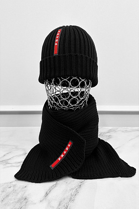 Комплект из шапки и шарфа чёрного цвета 