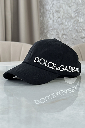 Чёрная бейсболка embroidered-logo