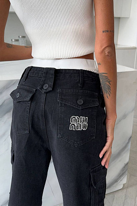 Женские джинсы  чёрного цвета