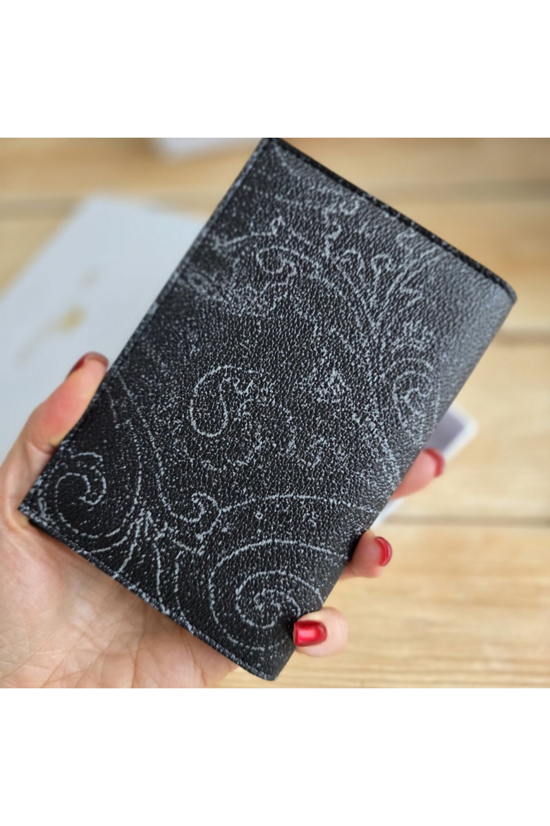 Etro Кожаная обложка на паспорт с узором пейсли 14х9.5 см