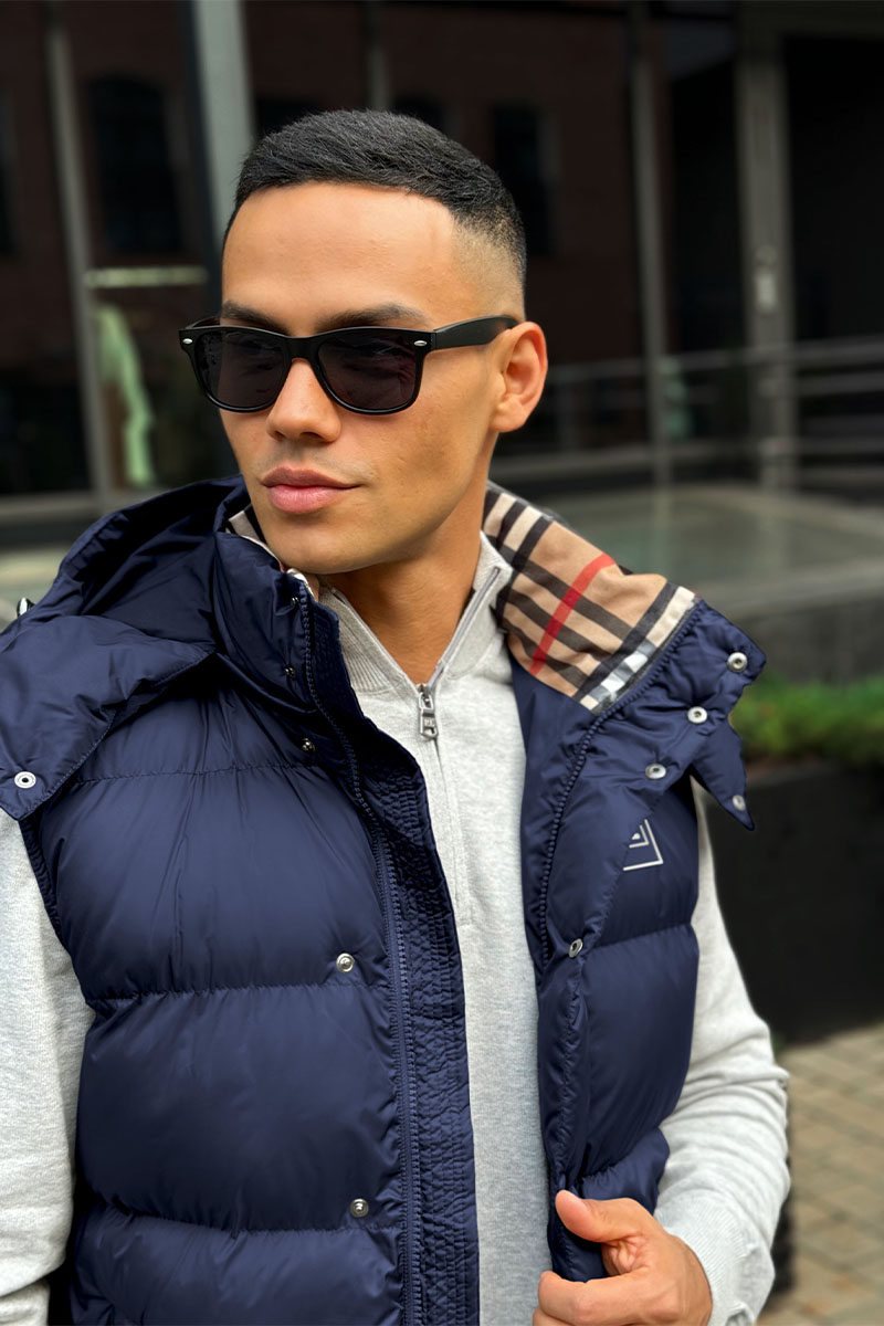 Burberry Жилет синего цвета London England logo-patch