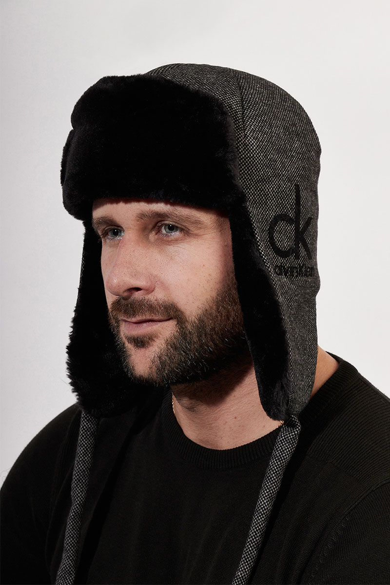 Calvin Klein Шапка-ушанка серого цвета 