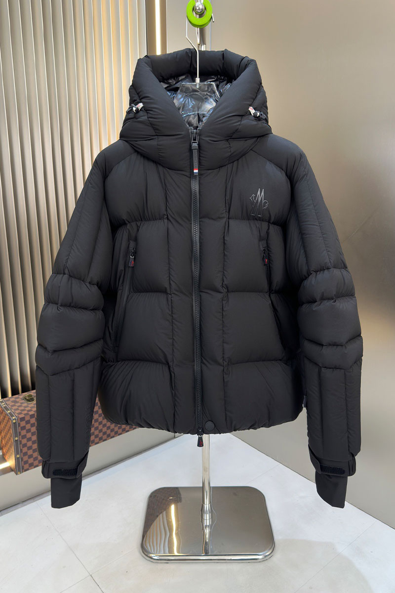 Moncler Мужской пуховик чёрного цвета