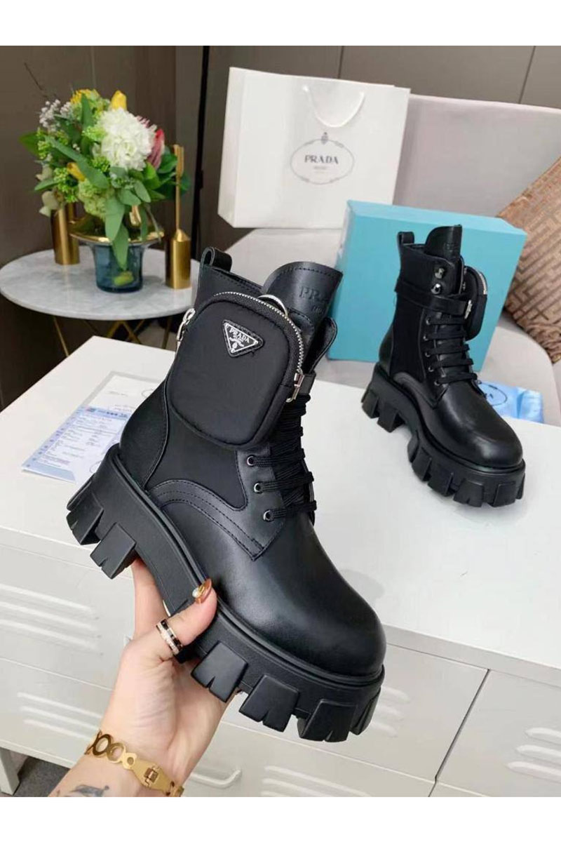 Prada Кожаные женские ботинки чёрного цвета