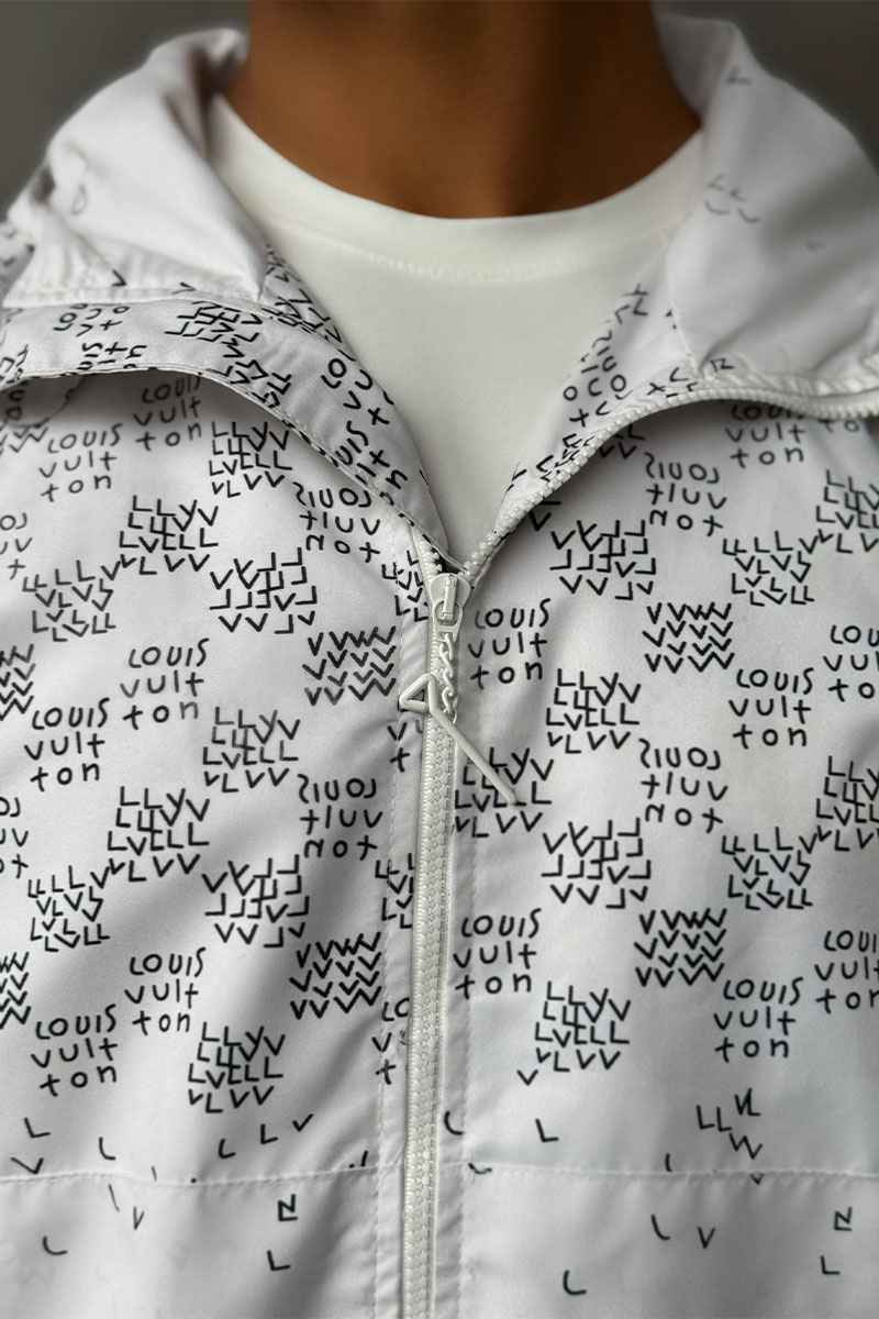 Lоuis Vuittоn Ветровка белого цвета Damier Spread Windbreaker