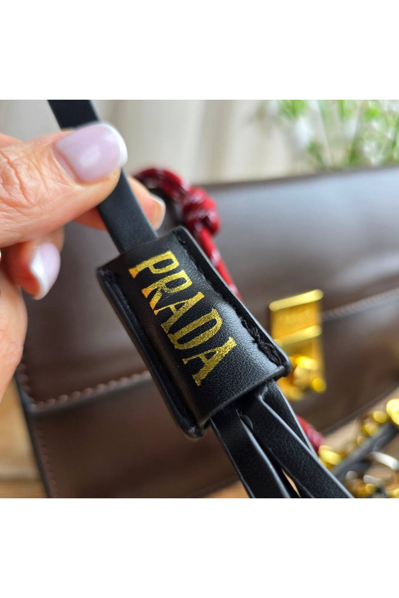 Prada Кожаная сумка Small Soft Sound 23x14 см