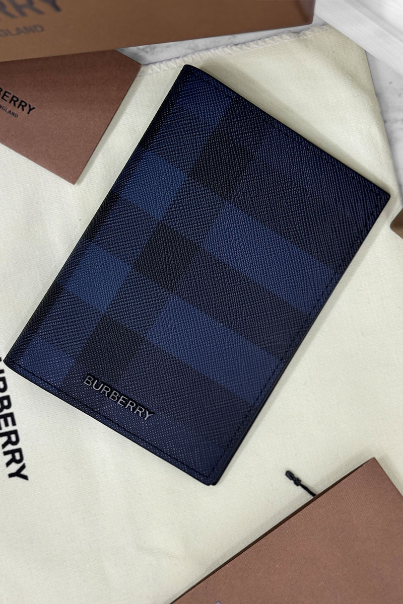 Burberry Кожаная обложка для паспорта Check Premium 14x10x2 см