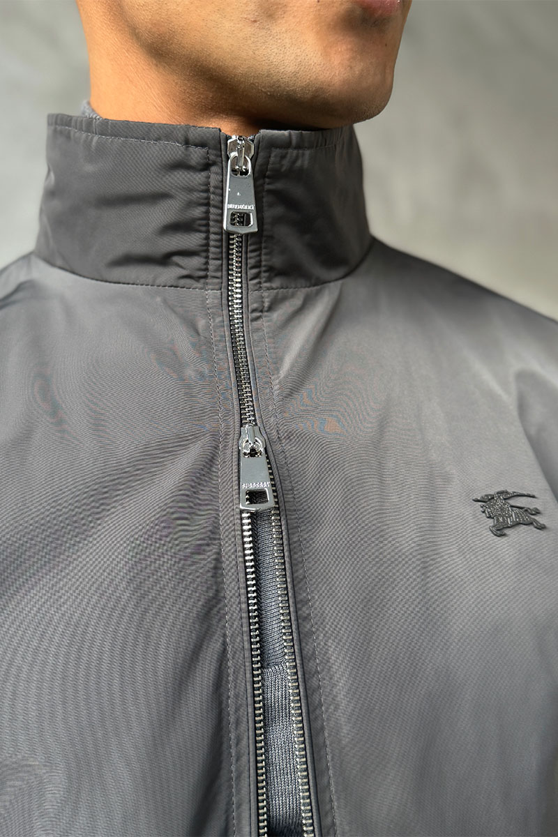 Burberry Мужская ветровка серого цвета 