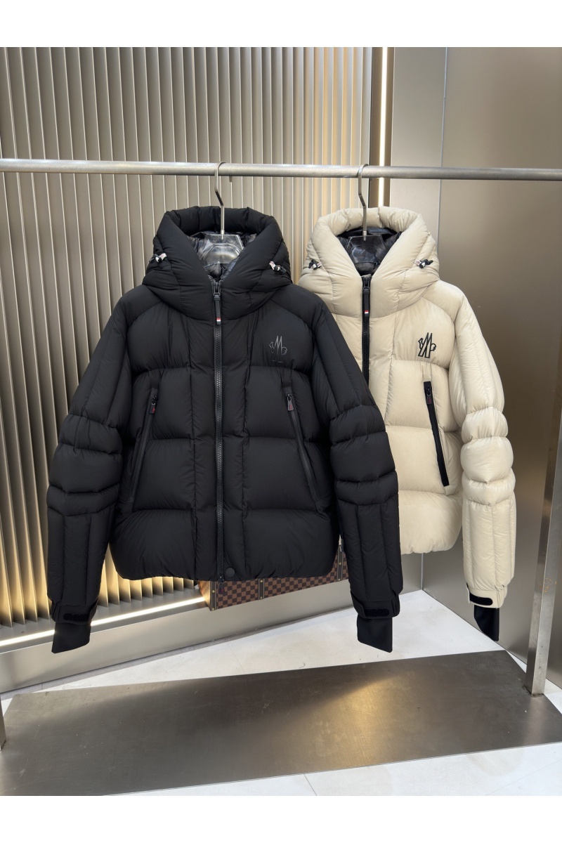 Moncler Мужской пуховик чёрного цвета