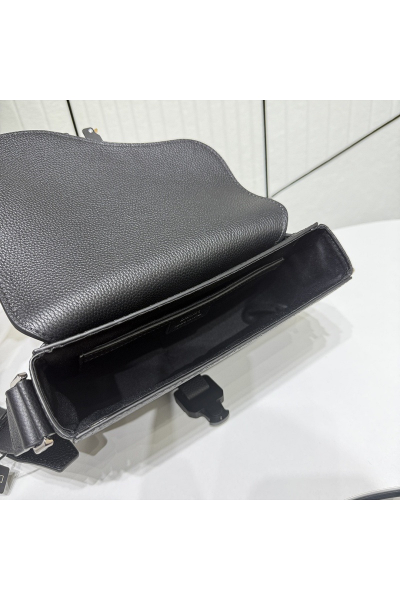 Dior Кожаная сумка Saddle Messenger Premium 23x17.5x6 см