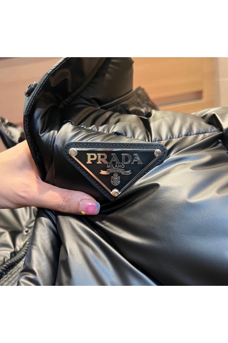 Prada Мужской чёрный пуховик logo-plaque