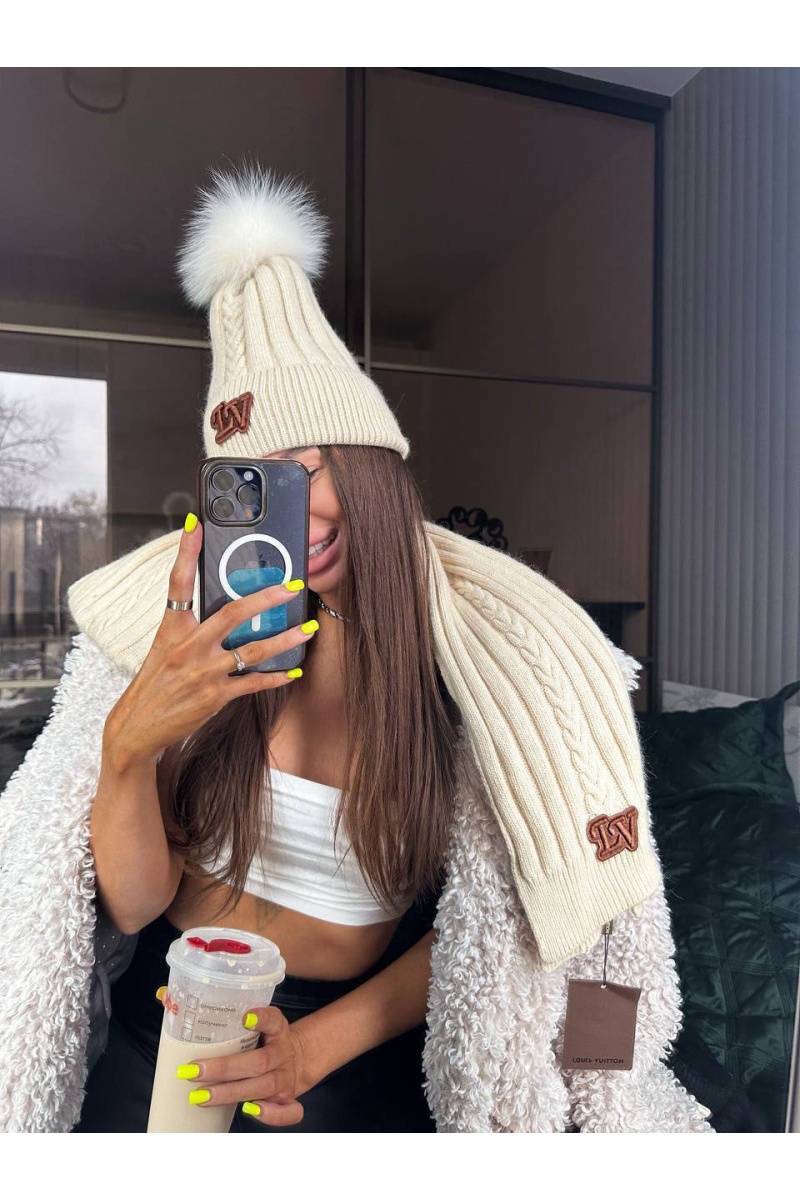 Lоuis Vuittоn Комплект из шапки и шарфа бежевого цвета 