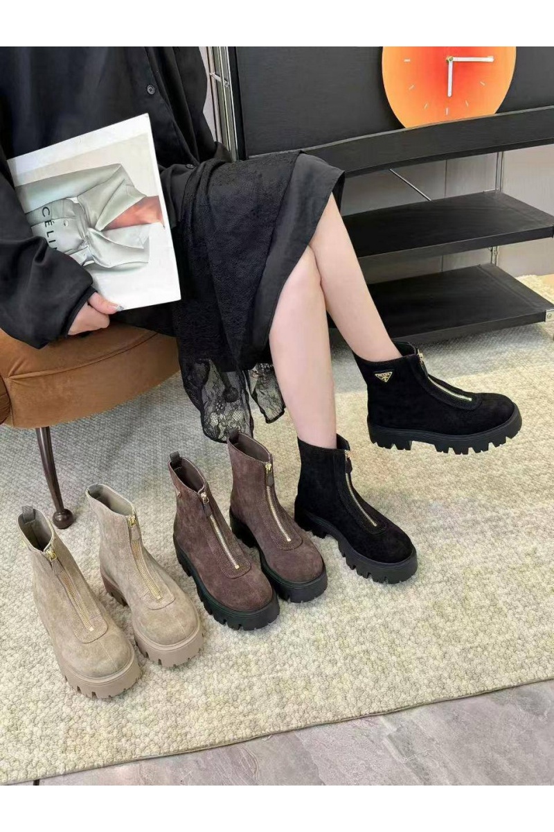 Prada Женские замшевые сапоги 