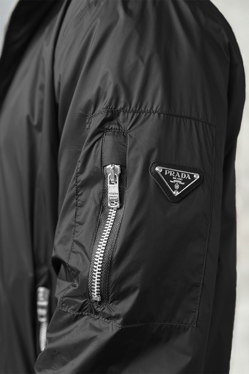 Prada Двусторонняя ветровка logo-plaque - Black / Grey