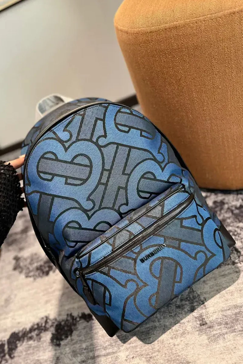 Burberry Рюкзак синего цвета TB Monogram 41x31 см