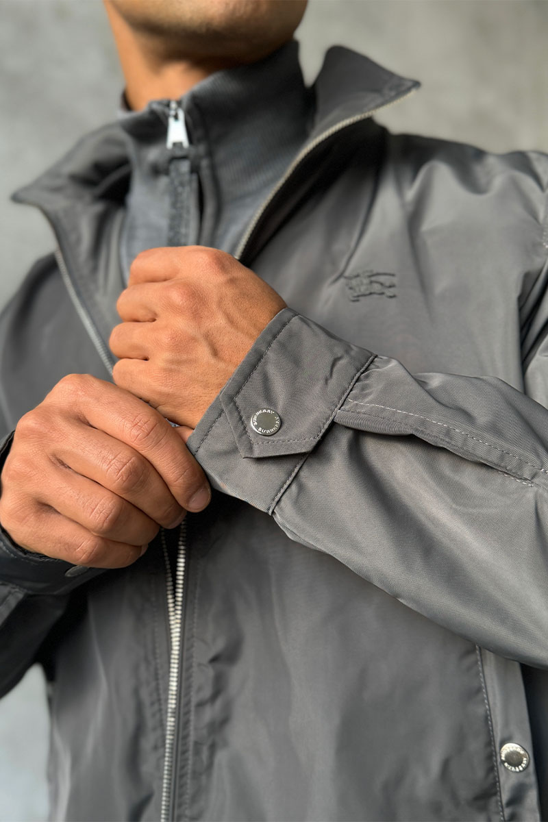 Burberry Мужская ветровка серого цвета 