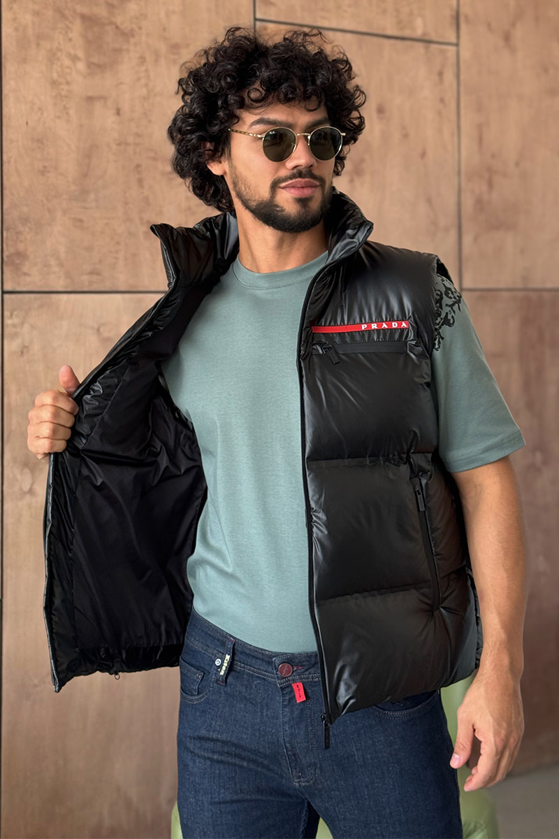 Prada Мужской жилет чёрного цвета