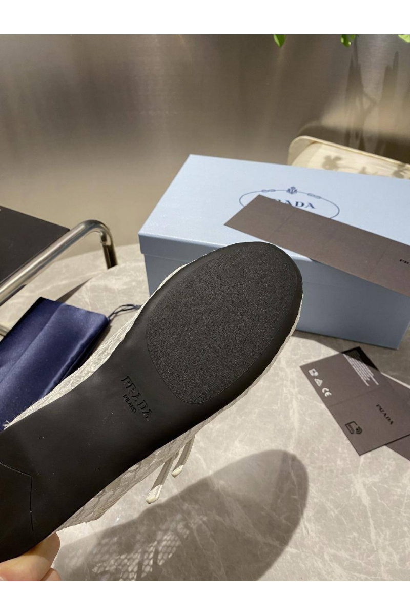 Prada Женские сетчатые балетки белого цвета